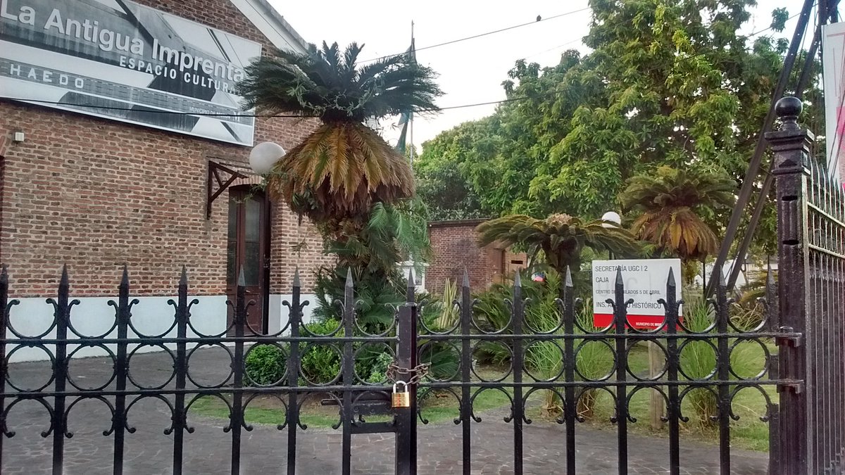 libonatti's tweet photo. La UGC N°2 de Haedo está cerrada. Es un espacio que usa toda la comunidad del barrio. https://t.co/EtGwF3nn7Q