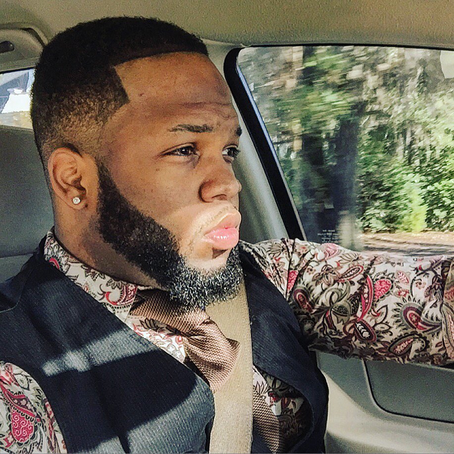 HighlyxFavored's tweet photo. Kicks one day, classic the next 👔🤑 https://t.co/Z3bB0MTfDd