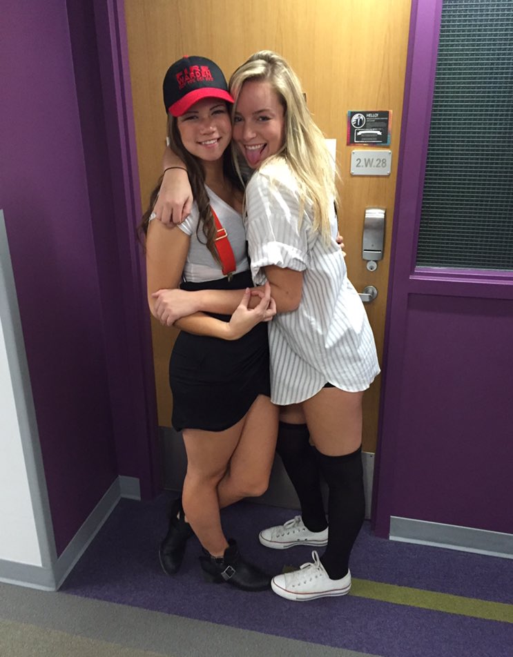jenny697's tweet photo. happy bday future roomie❤️❤️❤️ @allisharman_ https://t.co/1RtFNwMcbK