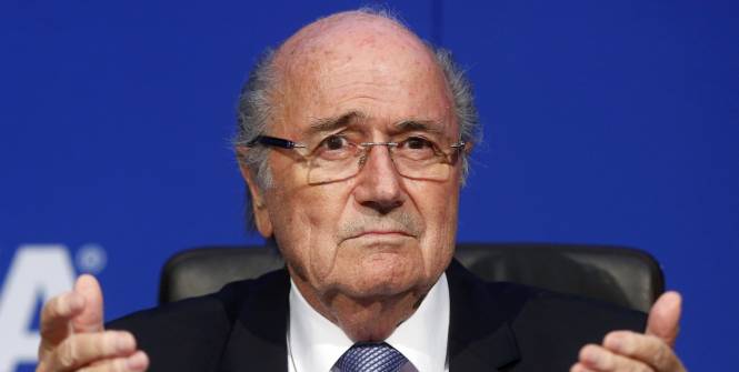 lequipe's tweet photo. FIFA : Sepp Blatter pense risquer soit deux ans, soit la suspension à vie https://t.co/bSdgb81TFy https://t.co/pGv72cYrdM