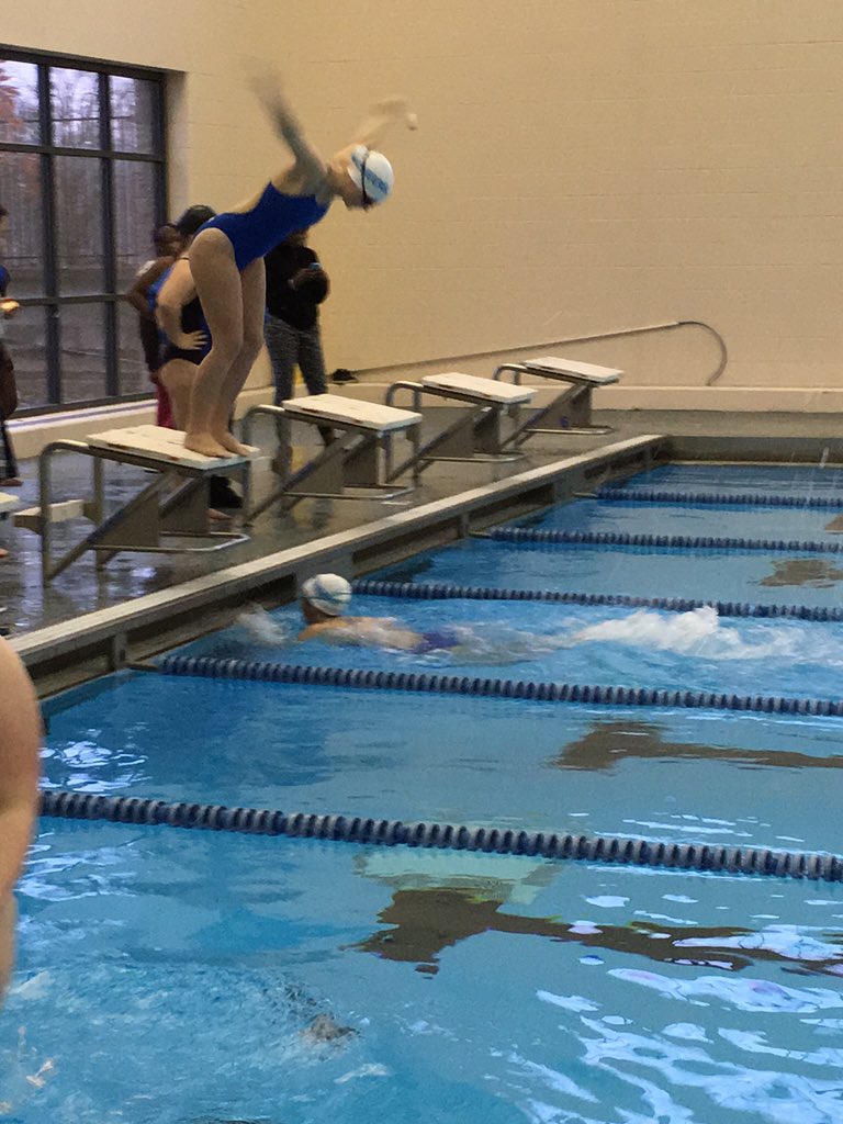 Rebecca_Linck's tweet photo. @Athletics_DHS Dolores jumping off the block in the 200 free relay https://t.co/QJ2fxjKgIE