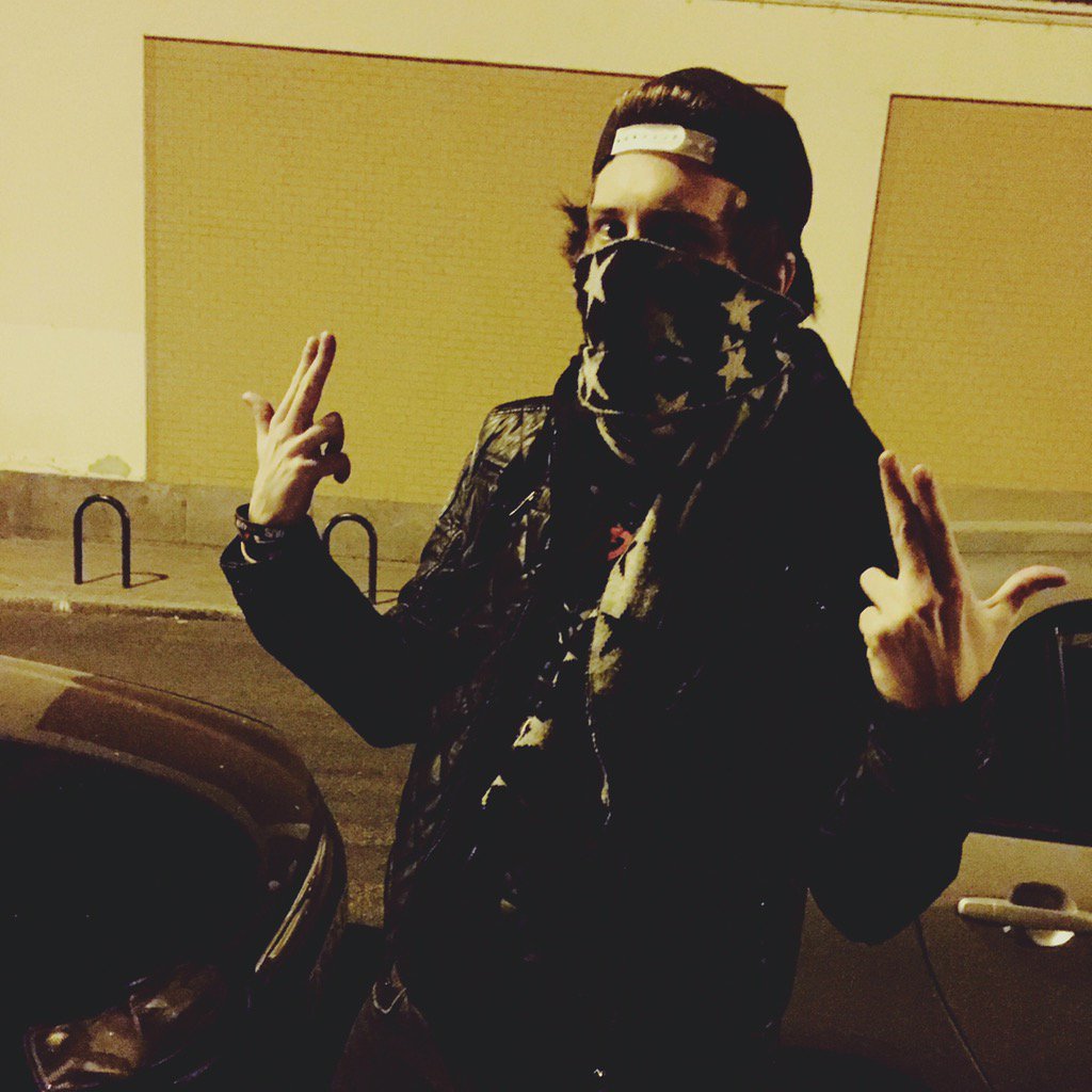 Rubiu5's tweet image. EN EL BARRIO PRIMO COMO TE VEA POR AQUI SAKO EL CUXILLO Y TE VA PAL PEXO ENTIENDES?!? PIM PAM