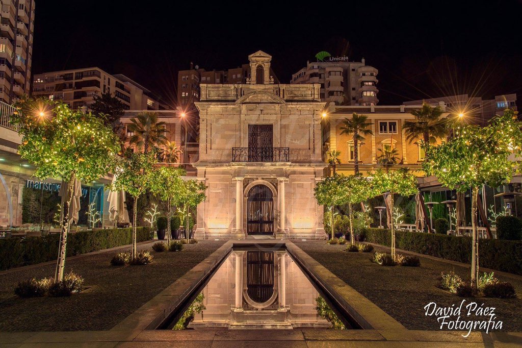 Malagaconacento's tweet photo. Capilla del Puerto. Escondida entre las tiendas y restaurantes del Muelle Uno https://t.co/J2xTv8K5O7 https://t.co/7LqWh4lGPq