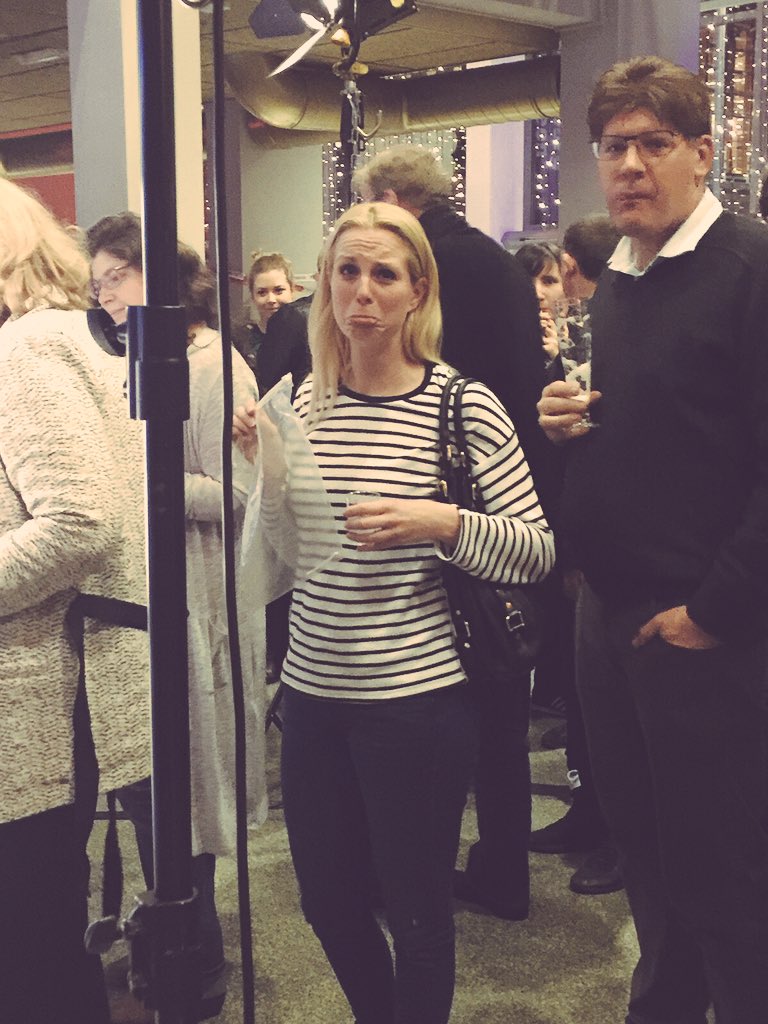 AlexAlphenaar's tweet photo. Meteen als verdachte gezien..😉 De meiden van Baantjer 1 hebben genoten van Baantjer 2 @miryanna1 @VL_Entertainmnt https://t.co/DYOCxspzpn