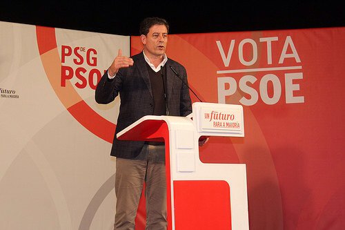 jrgomezbesteiro's tweet photo. Con @angelmatopsoe e @SocialistasAmes Cinco días para o cambio! #PedroPresidente https://t.co/ajzpQKAL6V