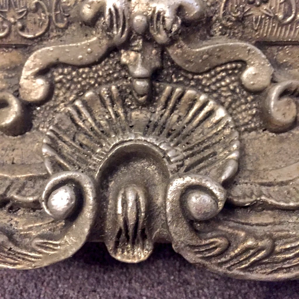 AmazingPhil's tweet image. I just realised the bottom of Dan&apos;s mirror looks like an angry alien queen and now I want him to burn it