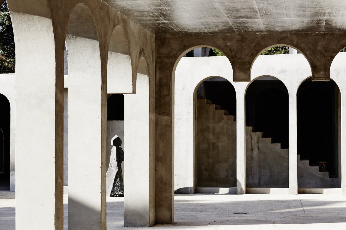 share_design's tweet image. #EspluguesDeLlobregat, named for the #labyrinths of man made #caves below, is the home of #sculptor #XavierCorbero.