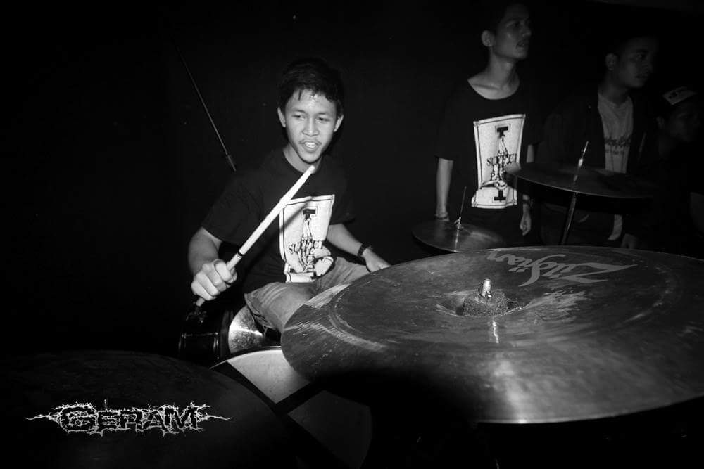 SHOWCASE EXPLORE WITH WARHEAD.