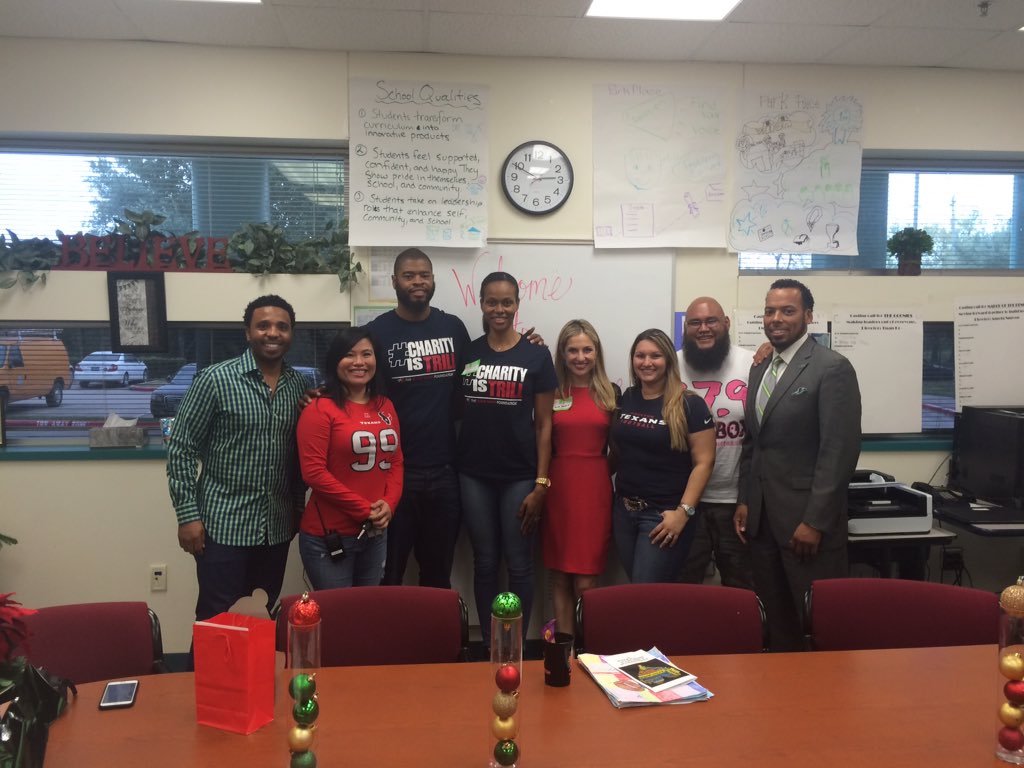 lesliebarrett24's tweet photo. #ReadingWithThePros at #ParkPlaceElementary thanks to @JJMoses84 @Smitty74allday @KatherineABC13 @thechile #rongreen https://t.co/lQAJk40URO