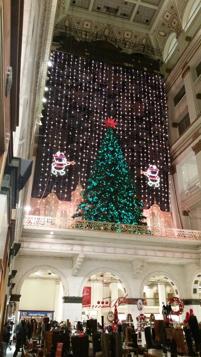 EddieFriess's tweet photo. Christmas can officially start for us. #Macyslightshow https://t.co/gpFa4twAIF