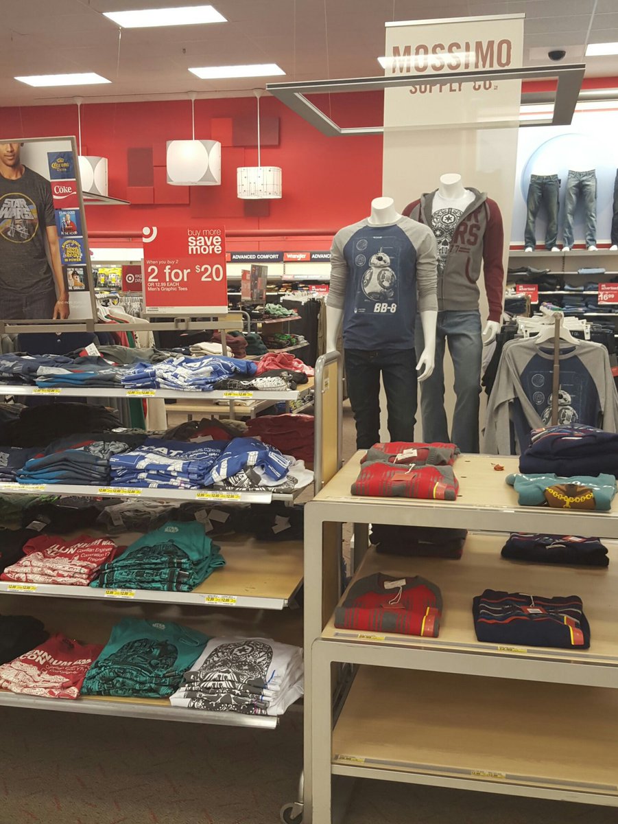 Our #winning  apparel brand TM set this Star Wars display for the movie week! <a href="/DebnSherl/">Deb Hunt</a> <a href="/Lindsayyybert/">Lindsay bert</a> #starwars