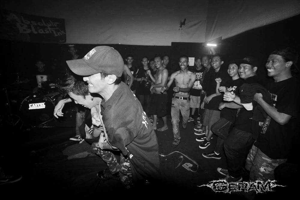 SHOWCASE EXPLORE WITH WARHEAD.