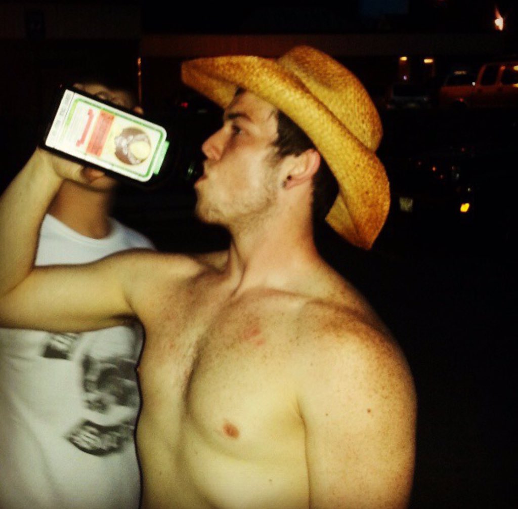 cousin94coop's tweet photo. @Puddoug only picture i have of us #Dealwithitbro https://t.co/DdnEbR2EPk