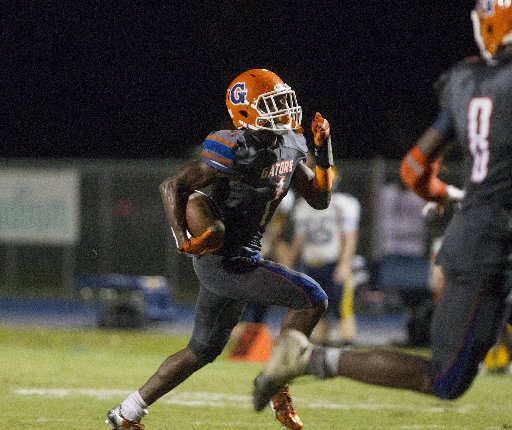 2016 Palm Beach Gardens DB Devin Studstill (<a href="/StudSteezy/">Devin ⚡️tudstill</a>) has committed to #NotreDame. highschoolbuzz.blog.pbgametime.com/2015/12/15/rec…