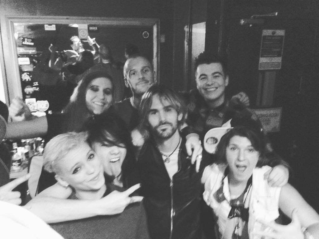Yellowire's tweet photo. Bout to step on stage and smash it with these batches #RTM @yellowireuk @boomvision @carmenvandenberg91 @maxlauder … https://t.co/A1VACD0NGl