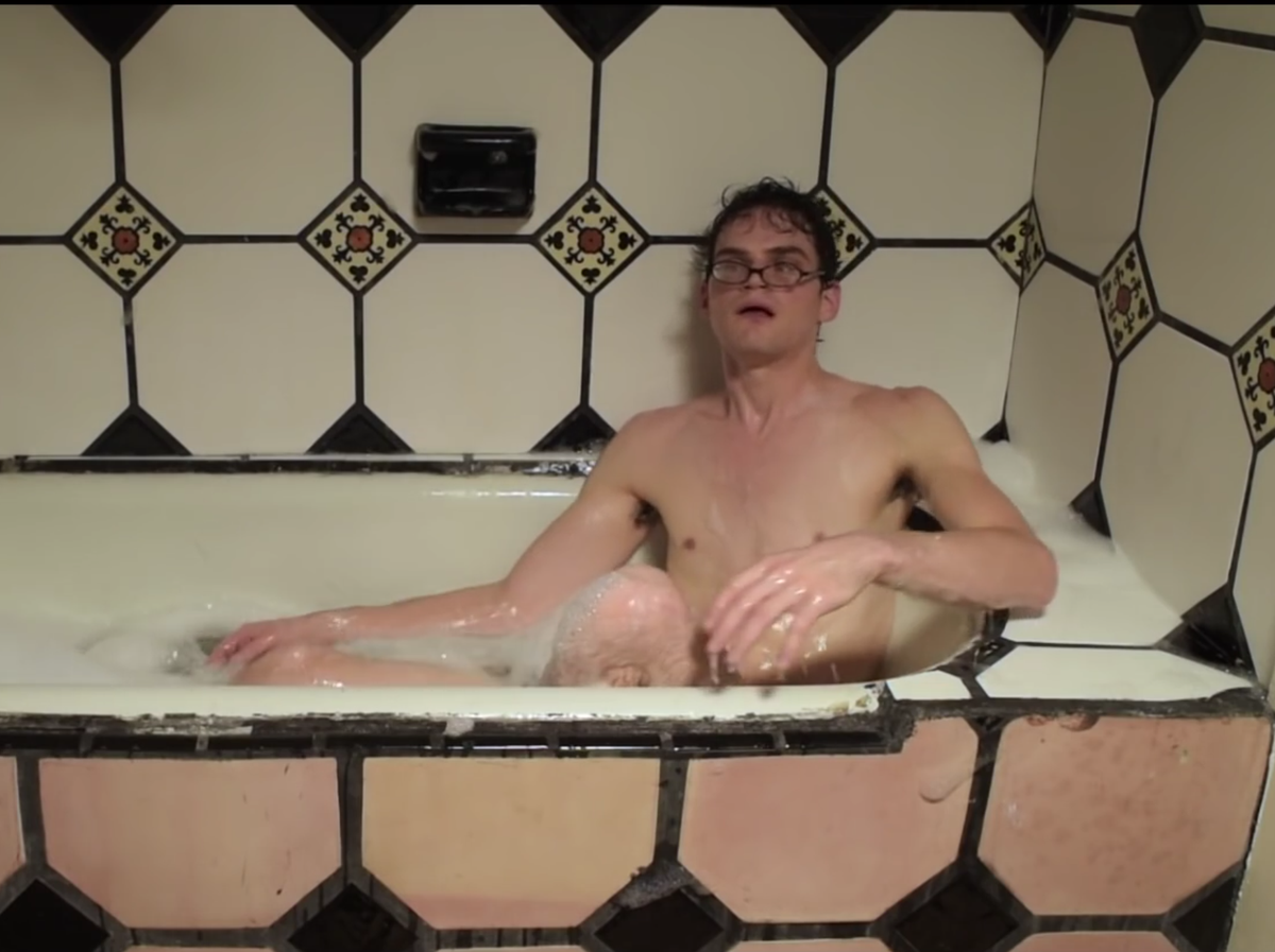 Who is me Phoning? Oh yes, THE BATHROOMS POLICE: youtu.be/qa89XRQr-R0