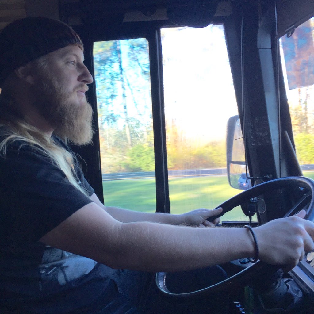 DerekAndSusan's tweet photo. Giving the bus driver a break with 1180 miles to home. https://t.co/V6pU8T9Ctf