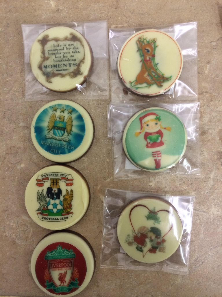 Pollywoodcakes's tweet photo. #keylinkltd #Fargovillage #midsfoodblogger #midlandsgourmet Latest xmas creations from our Coventry store. https://t.co/5saCxLqeTd