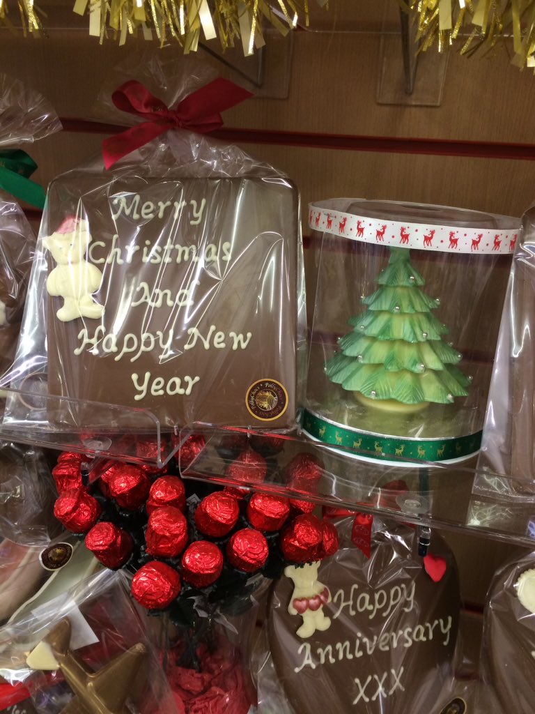 Pollywoodcakes's tweet photo. #keylinkltd #Fargovillage #midsfoodblogger #midlandsgourmet Latest xmas creations from our Coventry store. https://t.co/5saCxLqeTd