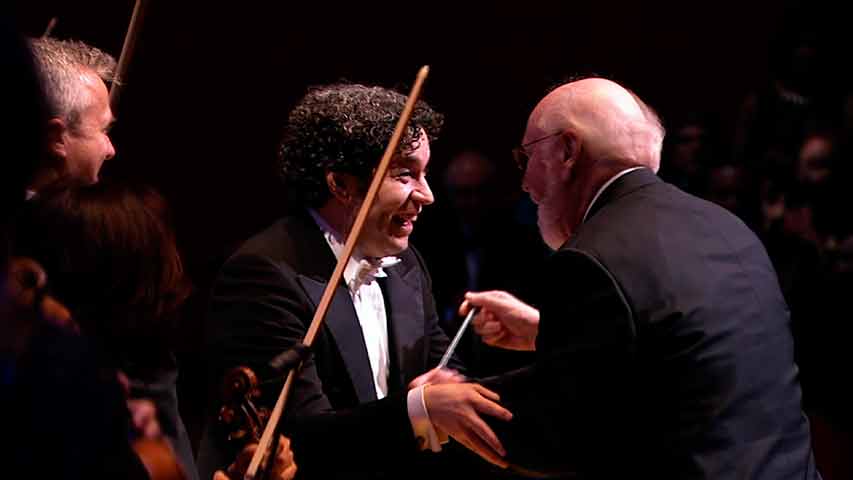 Unionradionet's tweet photo. #Entretenimiento #JohnWilliams cede la batuta a Dudamel en “@starwars: The Force Awakens” https://t.co/rbnSkxUkQQ https://t.co/pxNE3271Xv