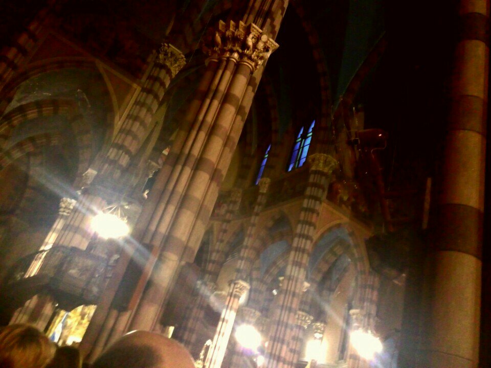 Último concierto del año <a href="/CorodeLenguas/">Coro Lenguas UNC</a> @JuampyNievas @mathiarduh #DivinoMozart swarmapp.com/c/9qdeyOAQxSm