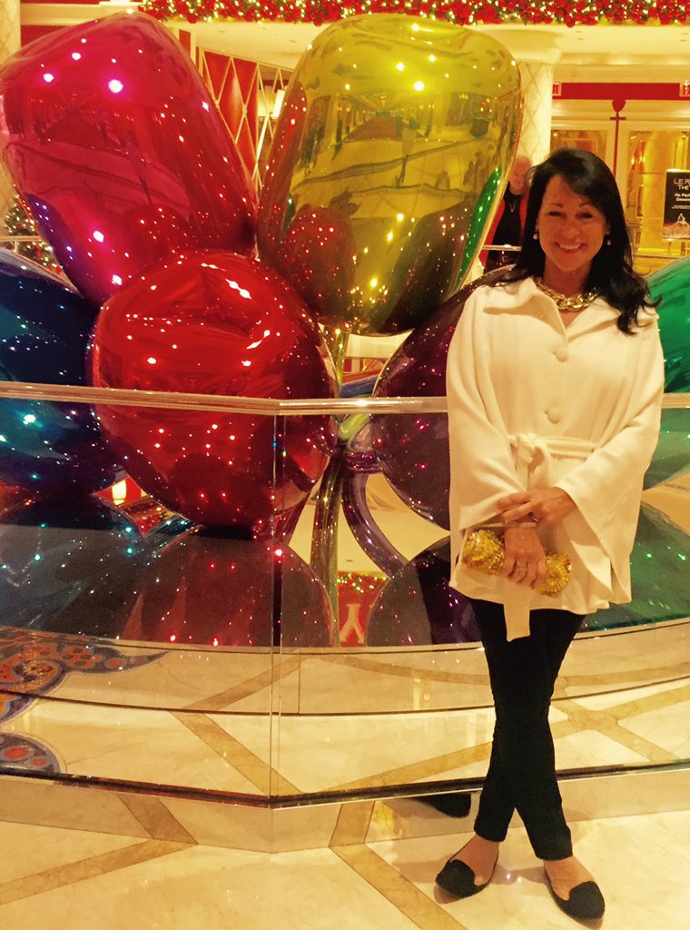 LauraLeeDesigns's tweet image. Deep breath before my 1st set of meetings w/
buyers at #TheWynn 
#SilentPrayers #Breathe, #GratefulForMoments