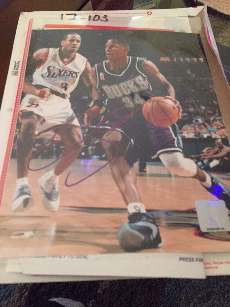 Sandman84DFS's tweet photo. Check out @autograph_hub for all ur Official #nbaautographs Thanks again 🏀🏀👍🏼 https://t.co/xs1hAXcXuU