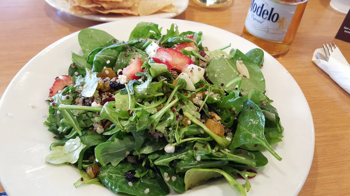ImMikeSanchez's tweet photo. Nice healthy lunch, with a side of indulge(beer). https://t.co/UeQYeXsosP