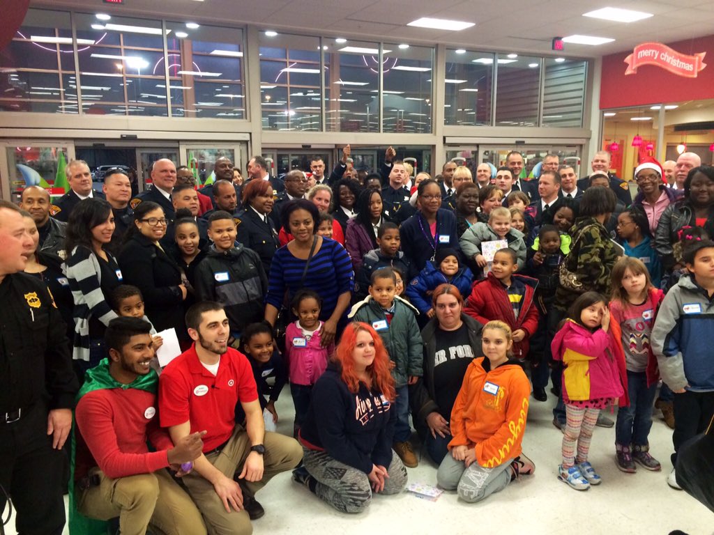 CPPA spreads holiday cheer by taking dozens of kids Christmas shopping via @MelissaReidFox8