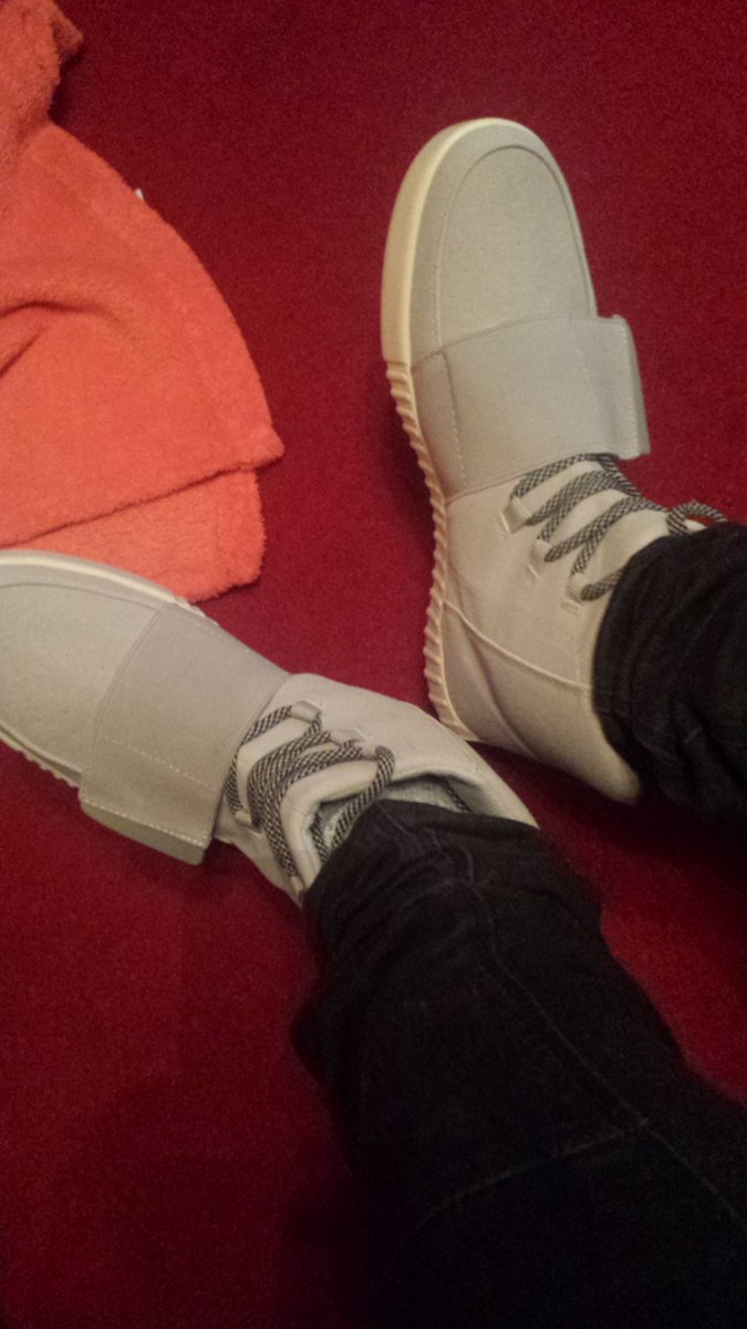 AlvinReigns15's tweet photo. When should I make em official?  😂 #myyeezy #YEEZYBOOST #YEEZYBOOST750 https://t.co/HUu4wyYbUX