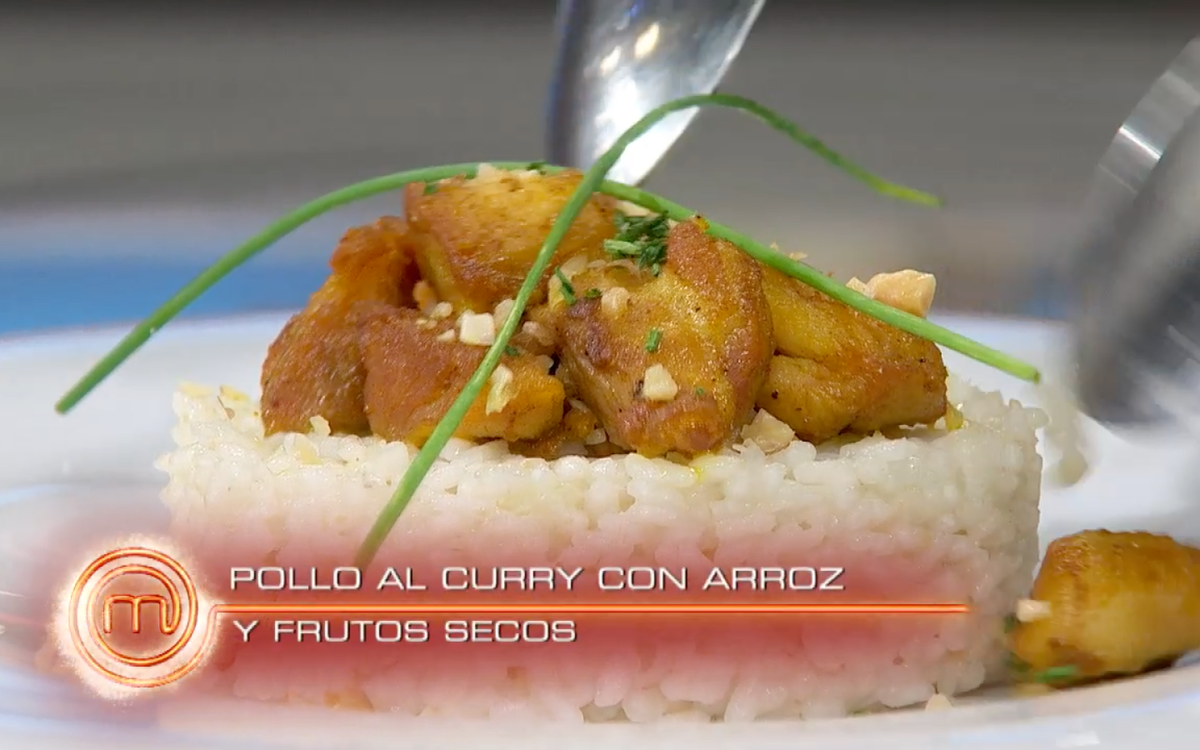 MasterChef_es's tweet photo. .@martumcj3 preparó un "Posho al curry con arroz y frutos secos"
Parece que hoy el plato está increíble! #mcjunior https://t.co/tiL3FHSd5E