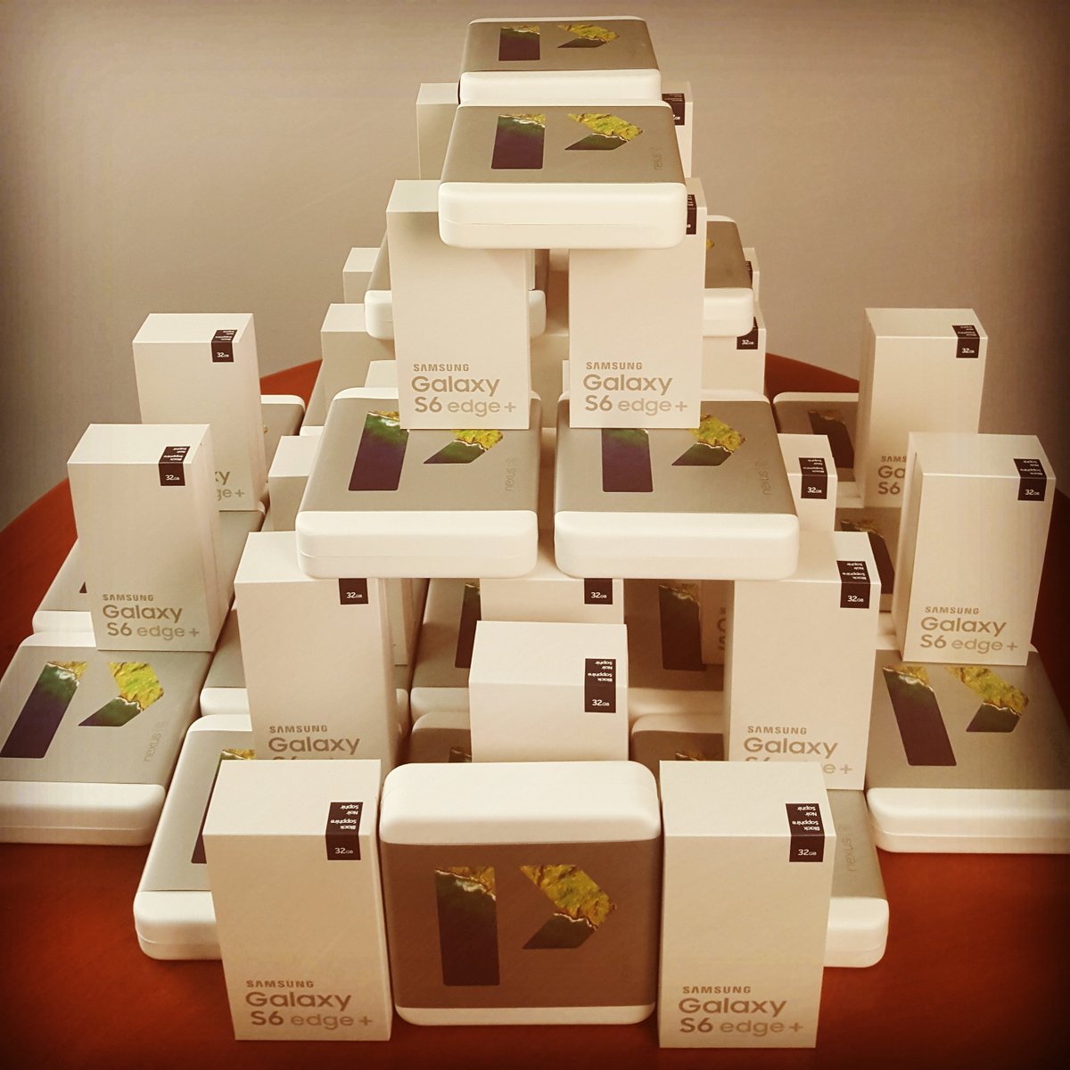FreedomMobile's tweet photo. For our 6th birthday, we'll be giving away everything you see here (and then some). Tune in tomorrow. #BirthdayGift https://t.co/5DwMYz7yY9