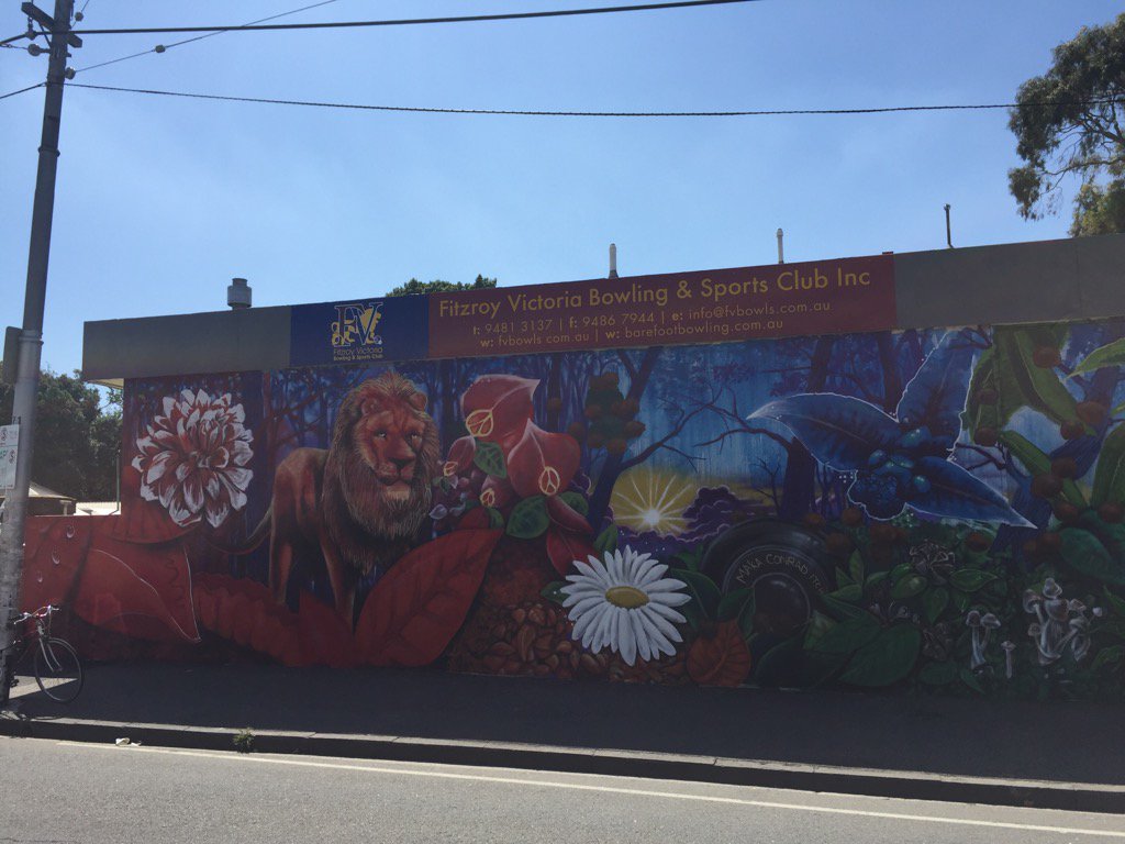 My first chance to see the brilliant new mural at <a href="/FVBowlingClub/">Fitzroy Victoria BC</a> #northfitzroy #Yarra