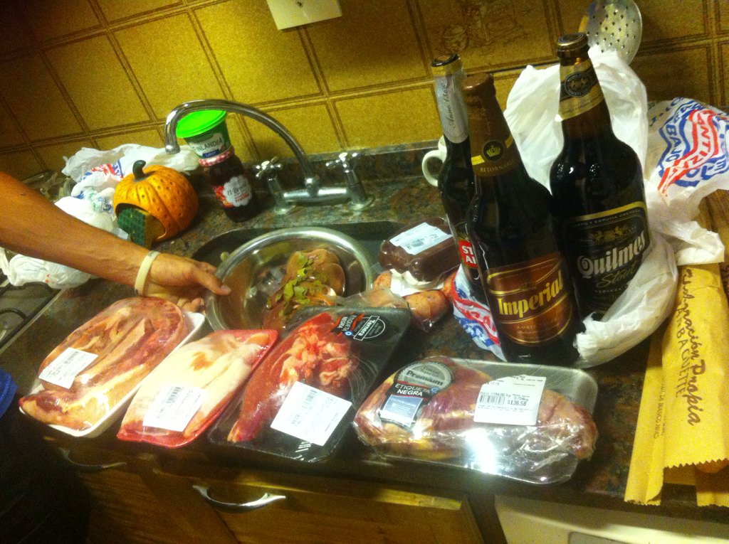 Blaschus's tweet photo. Cerrando un martes! Con un buen asado! https://t.co/qRRZMvVyoR
