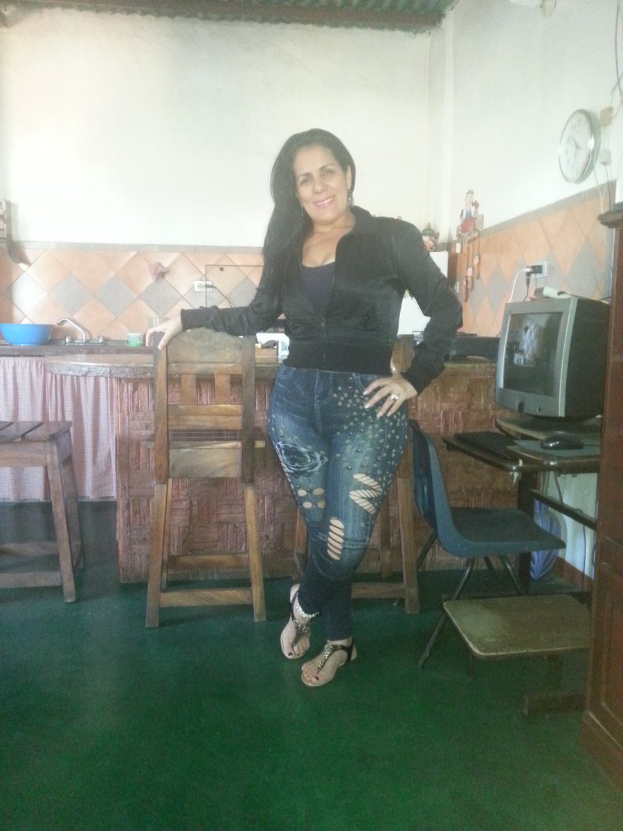 SuarCaro's tweet photo. #futboltotaldirectvalex te adoro mi vida por ti vemos todos los días el programa desde san felix edo. Bolívar VNZLA https://t.co/7Jj9Jpg9rn