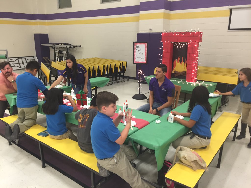 IDEAAcAlamo's tweet photo. Christmas Literacy Night! @joanngama @IDEA_jill https://t.co/d0ckUqHQdh