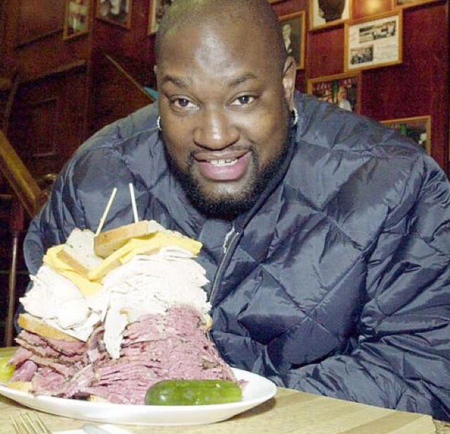 Happy birthday to Mo Vaughn! Have to imagine he\s pretty excited about his cake. 