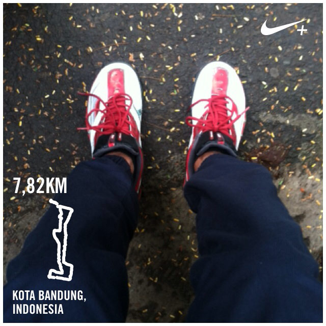 Lari pagi apa lari dri masalah I just ran 7,82 km @ a 8'16''/km pace with Nike+. go.nike.com/04qvj8uf #nikeplus