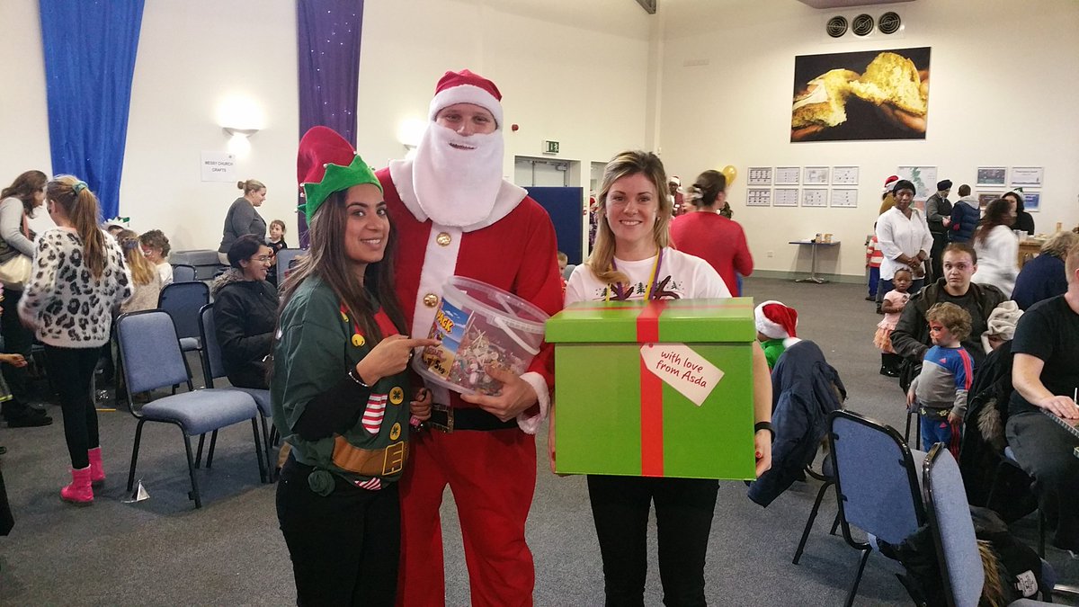 AsdaFeltham's tweet photo. ASDA ELF in community with surprice Hampers: Merry Xmas @AsdaCommunity @SeemaMalhotra1 @FelthamShopping https://t.co/4YYs3O3kQr