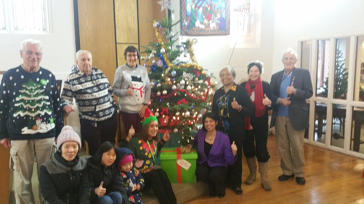 ASDA ELF in community with surprice Hampers: Merry Xmas <a href="/AsdaCommunity/">Asda Community Team</a> <a href="/SeemaMalhotra1/">Seema Malhotra MP</a> <a href="/FelthamShopping/">The Centre, Feltham</a>