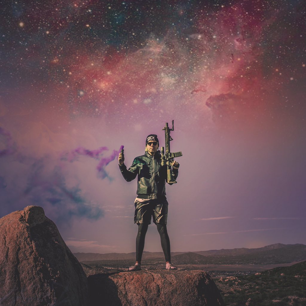 FRONZ1LLA's tweet photo. Retweet if you want VIP tickets to my space party in 2025 👽 https://t.co/o6ekO9PlmE