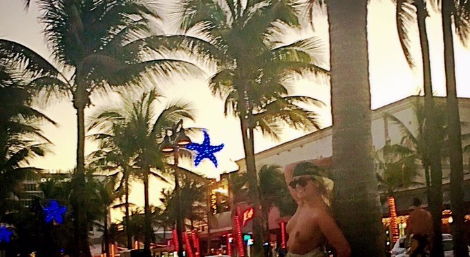 I love having my boobs out no matter where I am! @KenzieGreenXXX #pornstarlife #prettygirlswag #Florida<a href="/tag/florida"class="tags"><span>#florida</span></a><a href="/tag/prettygirlswag"class="tags"><span>#prettygirlswag</span></a><a href="/tag/pornstarlife"class="tags"><span>#pornstarlife</span></a>