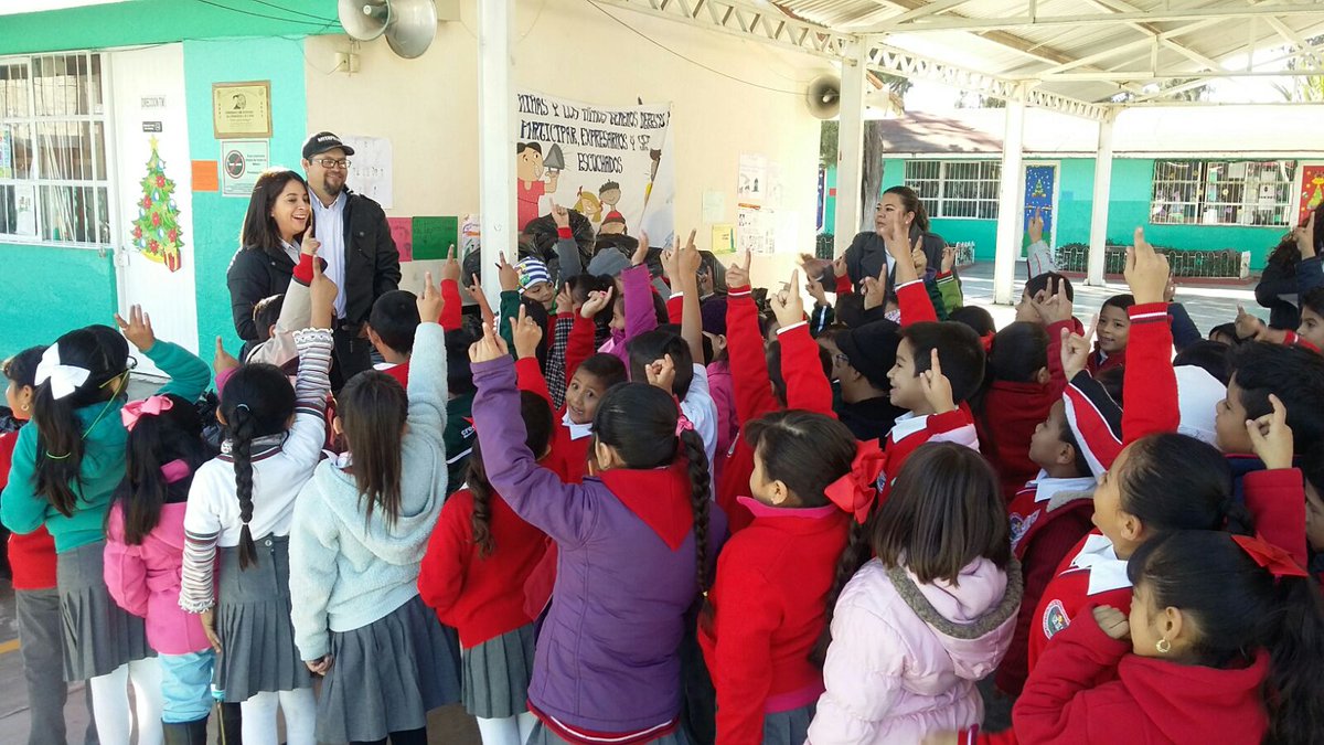 Francelia1984's tweet photo. Operativo navideño 2015. Gracias a la Sra. Tere por la oportunidad @COBAEDoficial @DIF_Durango @gobdgo https://t.co/6p71FVbCyg