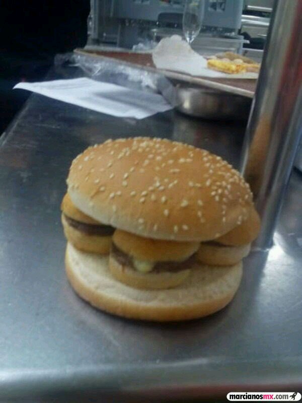 KevinMezcuche's tweet photo. @Elisetcis Hamburguesa de hamburguesas 😁😂 https://t.co/fCr5uOXbrG