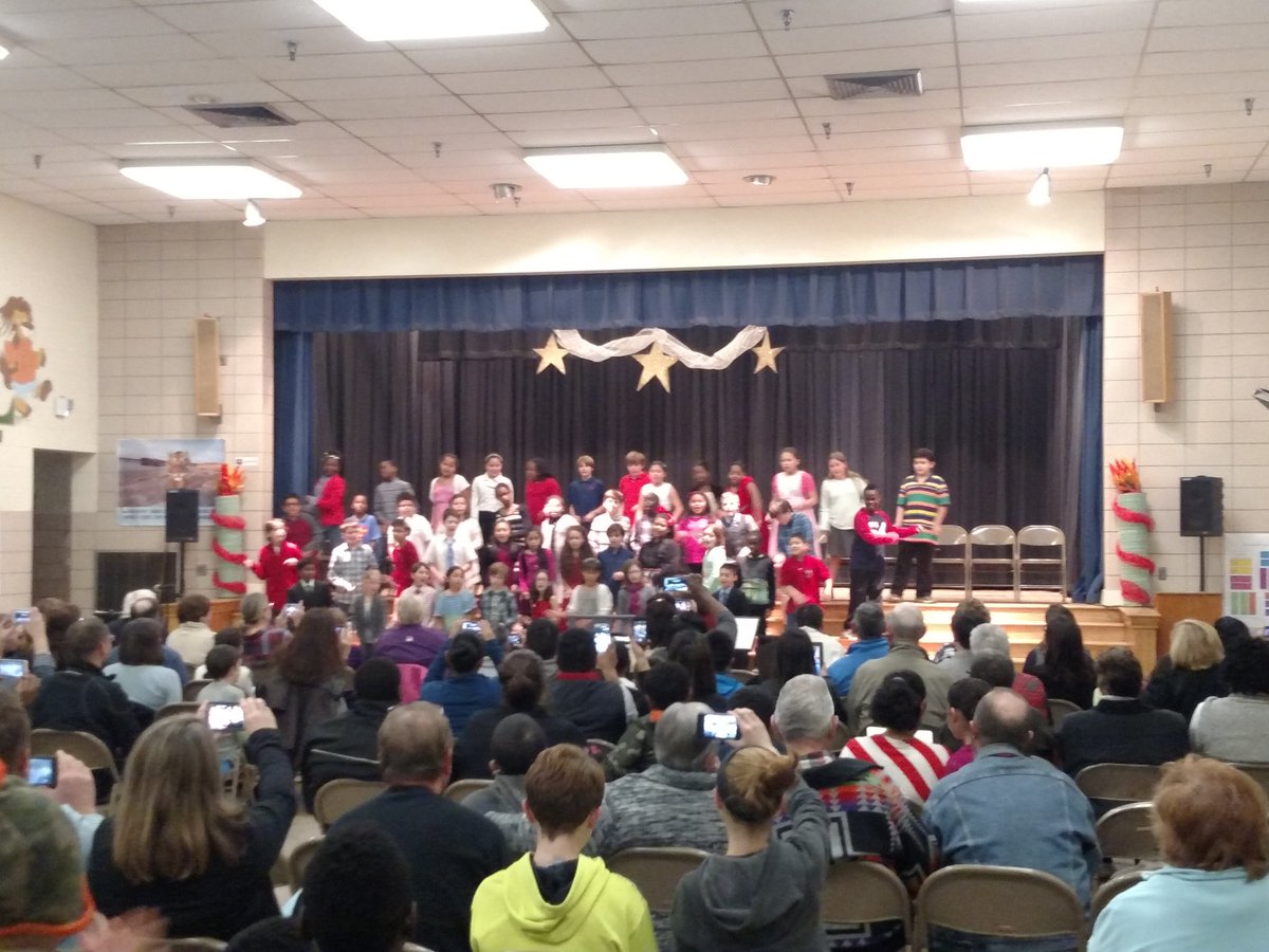 Cookgr4warren's tweet photo. So proud of my 4th graders. Their Holiday Concert was a hit! #futurestars  @WarrenES_BCPS @DDance_BCPS https://t.co/ee2JO6biCI