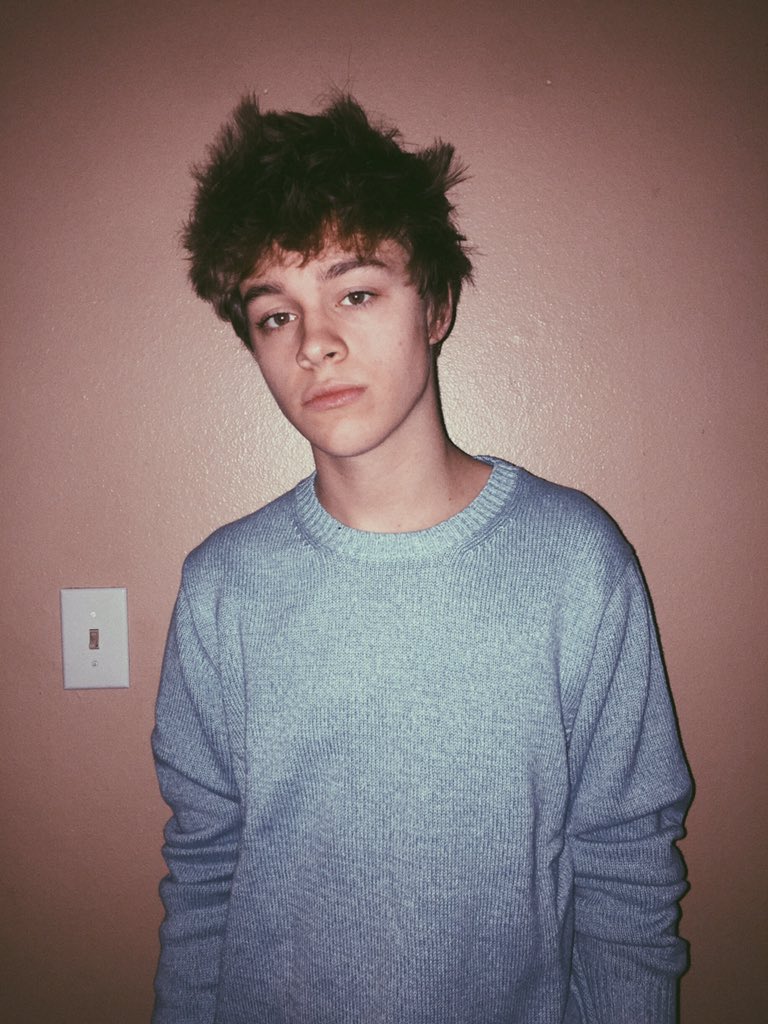 ChristianLeave's tweet photo. new sweater and a new hair cut https://t.co/uXNqMrd8rN