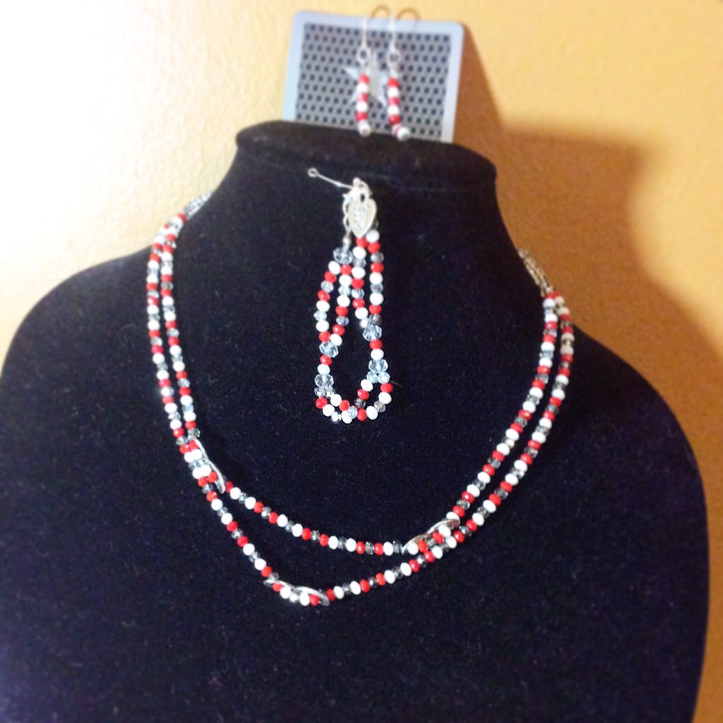 debs_designs13's tweet photo. Don't forget to order for Christmas #debsdesigns #veteranmade #veteranowned #estyseller #handmade https://t.co/VyI5KCodOg