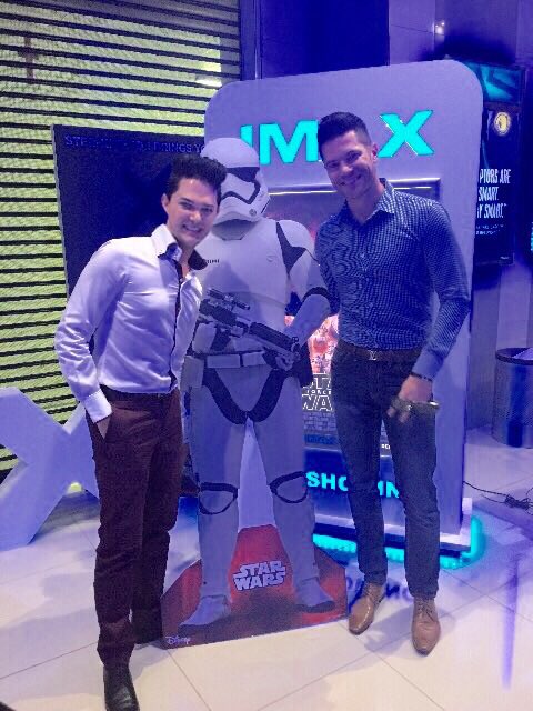 900Jameszb's tweet photo. Stellar fun with @FrancoisLouw1 at the #StarWarsForceAwakens premiere @starwars https://t.co/rDbZmfnIVj