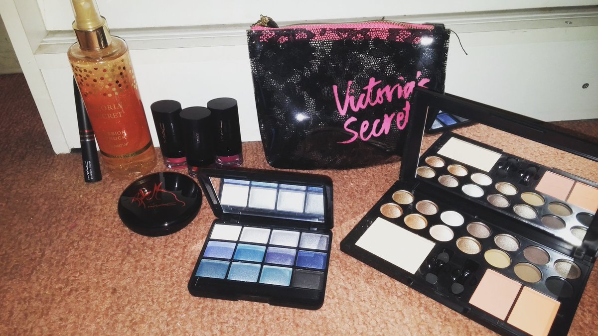 Locaperook's tweet photo. #VictoriaSecret pedilo para tu regalo de Navidad !!! https://t.co/T3K9NLsdlh