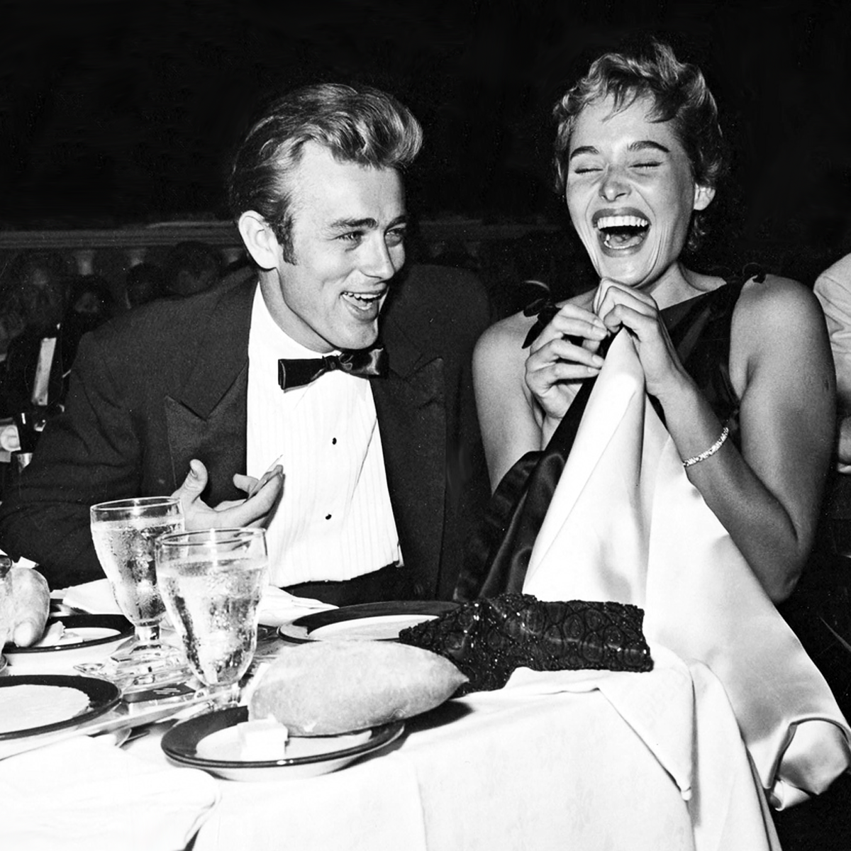 brandtrista's tweet photo. #FlashbackStyle
1955, the icon James Dean with Ursula Andress enjoying a wonderful evening. ✨ https://t.co/RCmyCky0LR